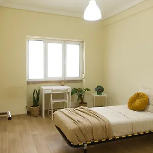 Homestay Cosmopolitan - Ground Floor, Lisbon